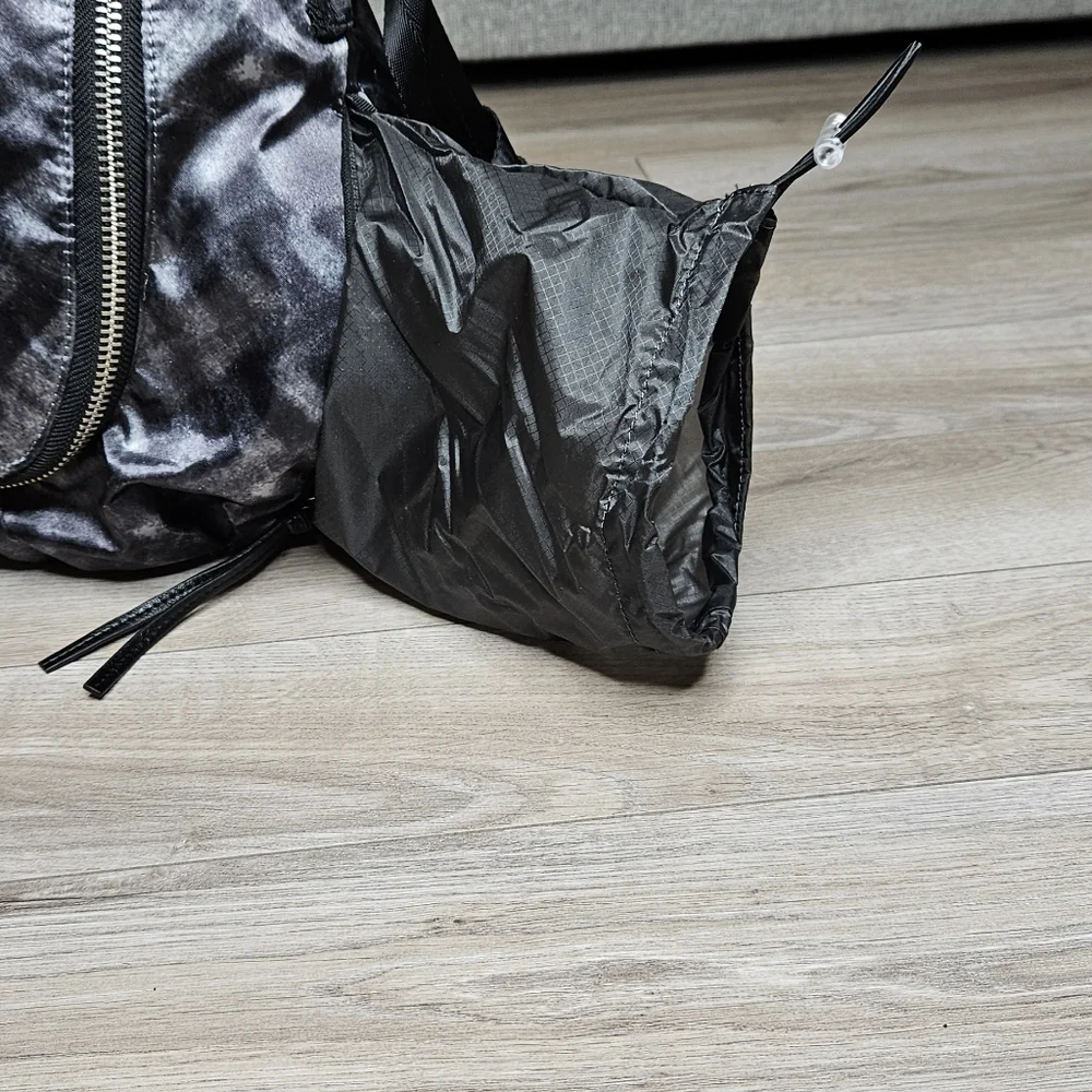 *RARE* LULULEMON Messenger Bag OFFERS WELCOME! - Picture 6 of 7